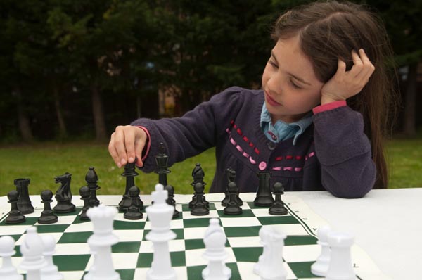 lgplaying-chess
